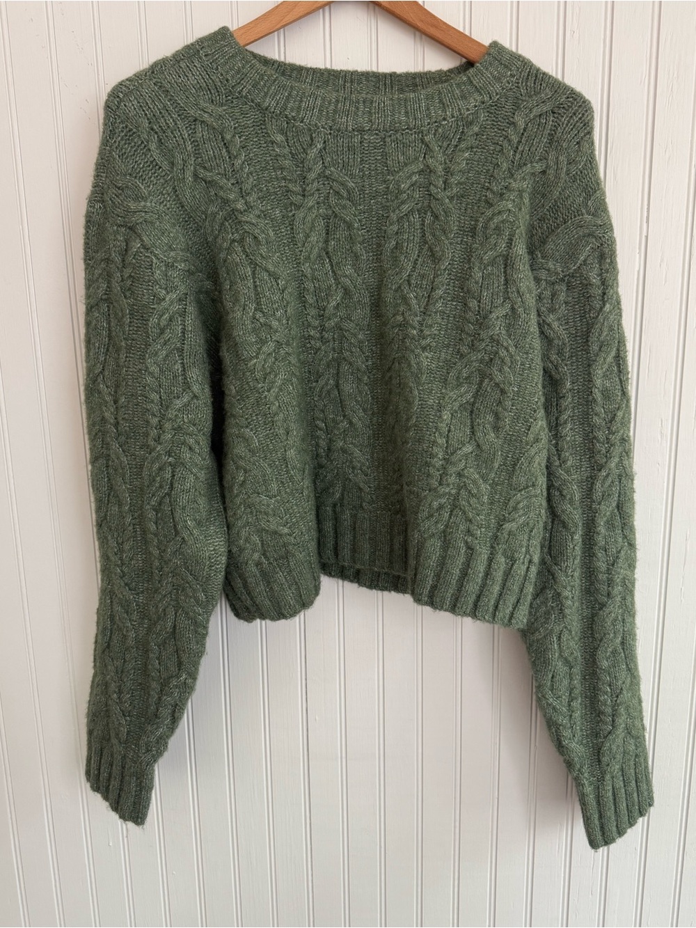 Universal Thread Olive Cable Knit Sweater Size S Crew Neck